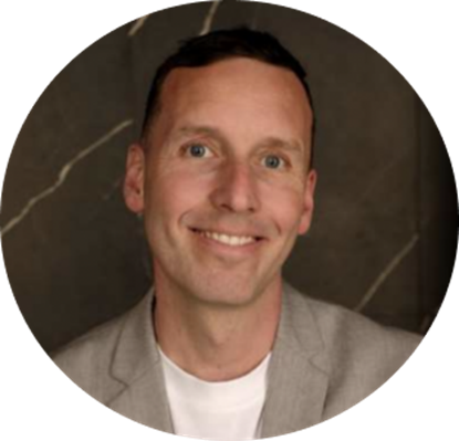 En bild som visar Människoansikte, person, leende, HakaAI-genererat innehåll kan vara felaktigt.