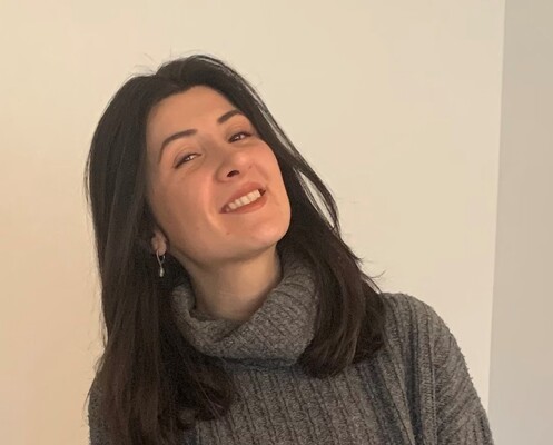 Profile image for Pelin In