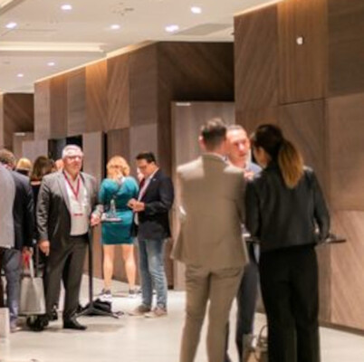 Profilbild für Treffen im Foyer und gemeinsame Fahrt zur Abend-Location
