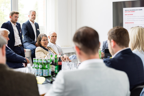 Profilbild für Round Table | Decarbonize or Devalue - Was bleibt vom Portfolio ohne Sanierung?