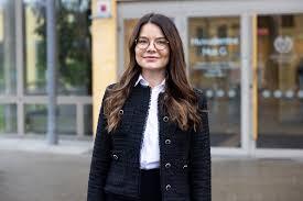 Profilbild för När trygghetslarmet följer med ut: Så skapar GPS-larm trygghet och självständighet 