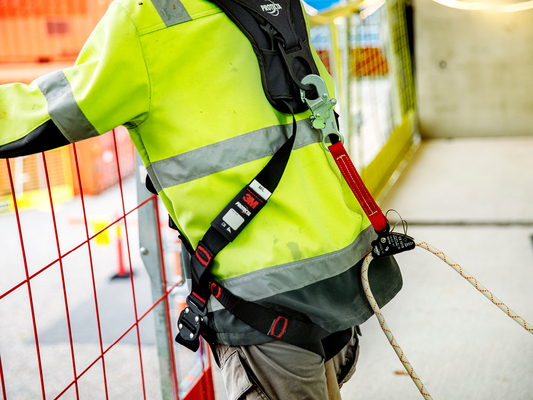 Profilbild för Testa att hänga i sele för säkrare arbete på höjd - Byggbranschens säkerhetspark
