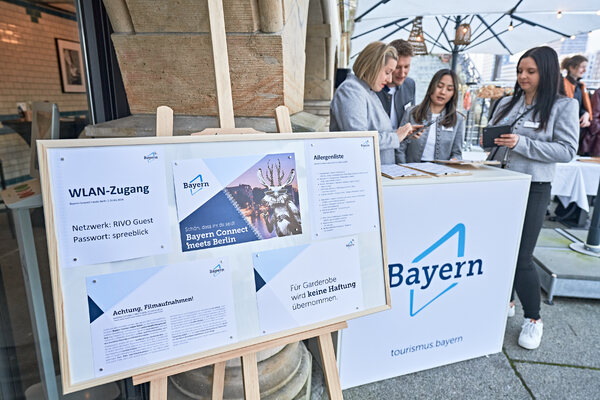 Profilbild für Einlass & Welcome Drink