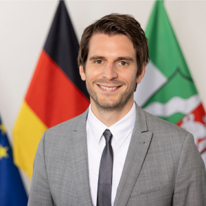 Profilbild für Begrüßung durch Staatssekretär Paul Höller