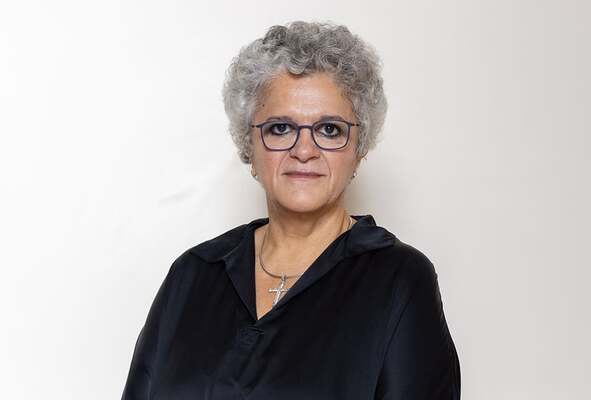 Profile image for Dr. Izabella Teixeira