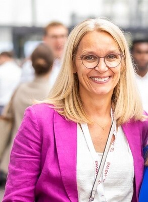 Profilbild für Claudia Mitchell